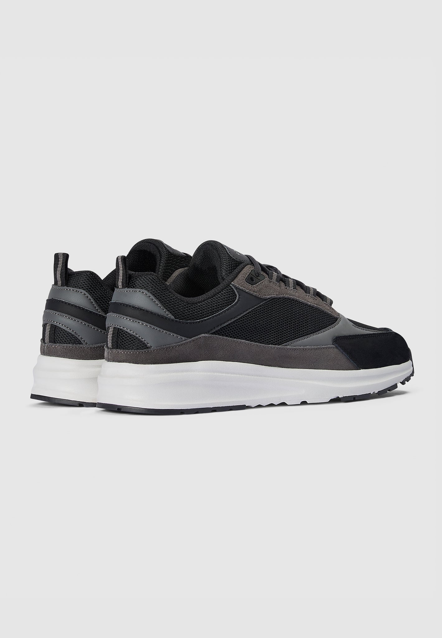 Luciano 001 Runner Black/Charcoal