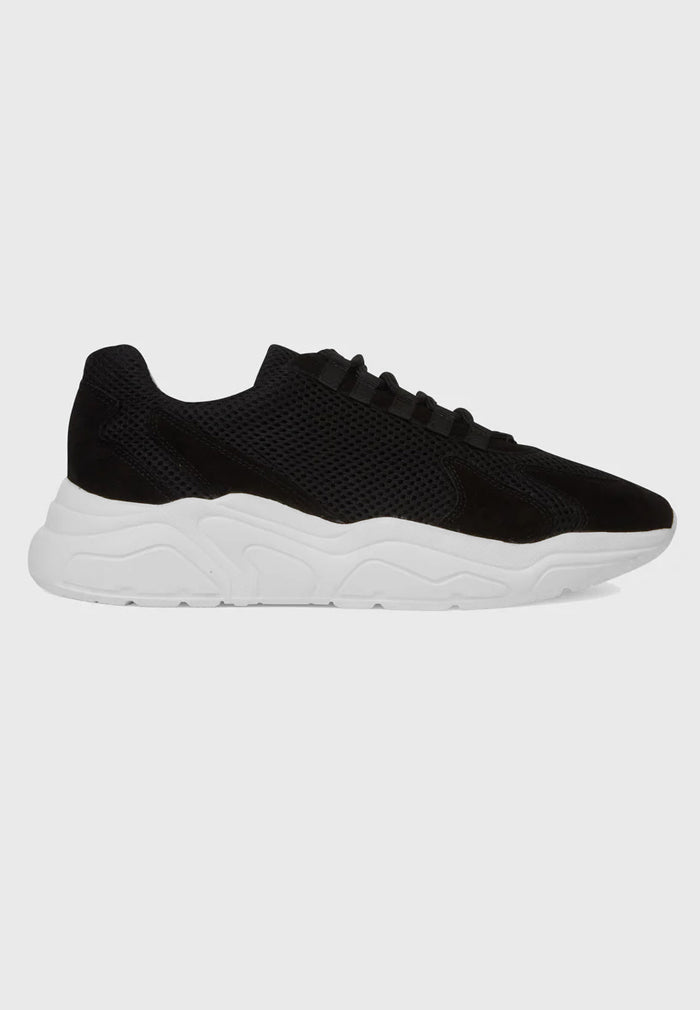 Black/White Fluctus Trainers